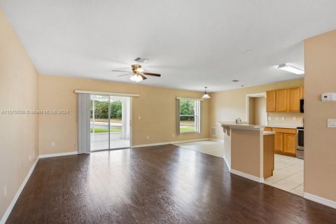 House in Vero Beach, Florida 3 bedrooms, 145.21 sq.m. № 1154969 - photo 14