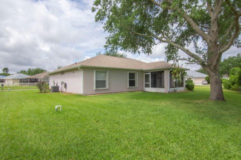 House in Vero Beach, Florida 3 bedrooms, 145.21 sq.m. № 1154969 - photo 10