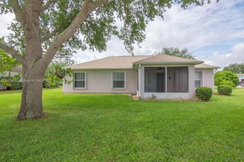 House in Vero Beach, Florida 3 bedrooms, 145.21 sq.m. № 1154969 - photo 9