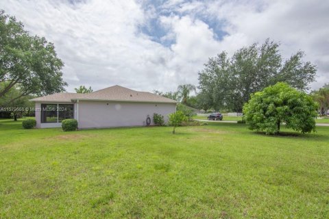 House in Vero Beach, Florida 3 bedrooms, 145.21 sq.m. № 1154969 - photo 11