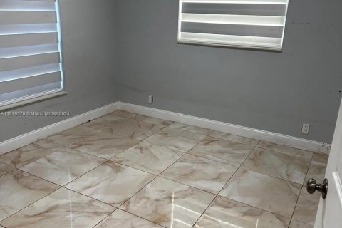 Propiedad comercial en venta en West Palm Beach, Florida, 241.55 m2 № 1154970 - foto 7