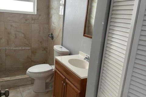 Immobilier commercial à vendre à West Palm Beach, Floride: 241.55 m2 № 1154970 - photo 5