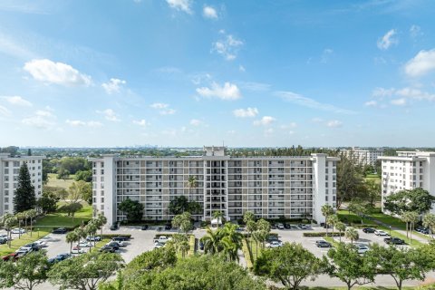 Condo in Pompano Beach, Florida, 2 bedrooms  № 1098806 - photo 1