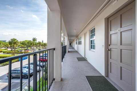 Condo in Pompano Beach, Florida, 2 bedrooms  № 1098806 - photo 5