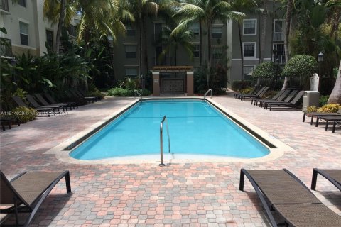 Condo in Hollywood, Florida, 1 bedroom  № 947599 - photo 3