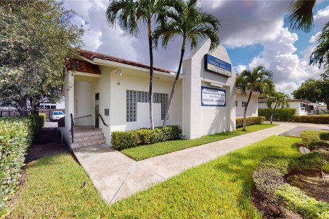 Commercial property in Hialeah, Florida № 124807 - photo 1