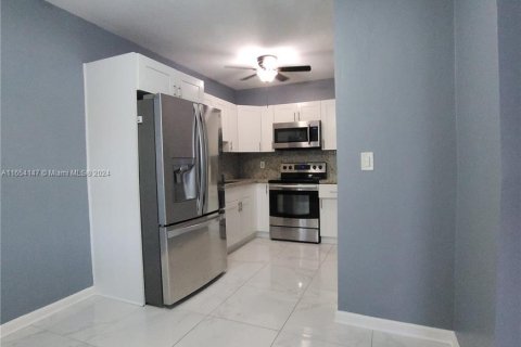 Condominio en venta en Miami Beach, Florida, 1 dormitorio, 61.04 m2 № 1348749 - foto 11