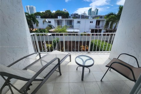 Touwnhouse à vendre à Hallandale Beach, Floride: 2 chambres, 167.04 m2 № 1348747 - photo 30