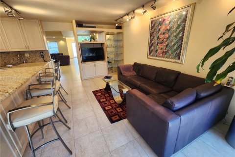 Touwnhouse à vendre à Hallandale Beach, Floride: 2 chambres, 167.04 m2 № 1348747 - photo 17