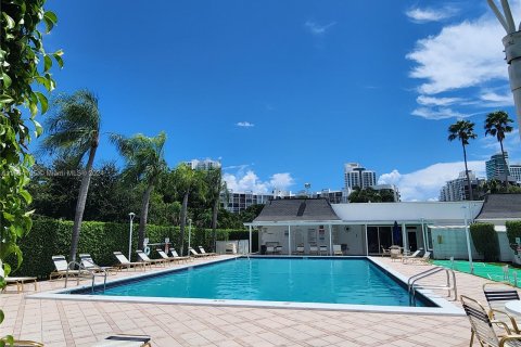 Touwnhouse à vendre à Hallandale Beach, Floride: 2 chambres, 167.04 m2 № 1348747 - photo 6