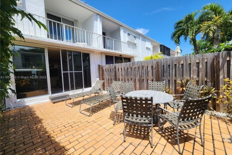 Touwnhouse à vendre à Hallandale Beach, Floride: 2 chambres, 167.04 m2 № 1348747 - photo 9