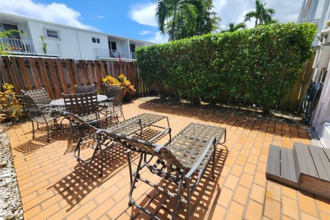 Townhouse in Hallandale Beach, Florida 2 bedrooms, 167.04 sq.m. № 1348747 - photo 10