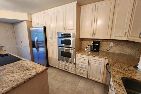 Townhouse in Hallandale Beach, Florida 2 bedrooms, 167.04 sq.m. № 1348747 - photo 12