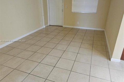 Condominio en venta en Hallandale Beach, Florida, 1 dormitorio, 59.92 m2 № 1236269 - foto 8