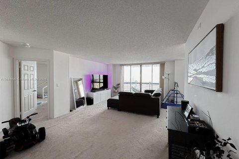 Condominio en venta en Aventura, Florida, 2 dormitorios, 126.44 m2 № 1236306 - foto 12