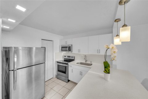 Copropriété à vendre à North Miami Beach, Floride: 2 chambres, 66.7 m2 № 1353740 - photo 5