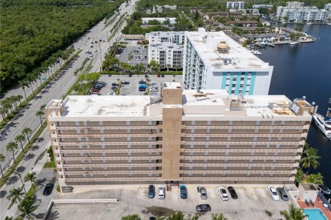 Condo in North Miami Beach, Florida, 2 bedrooms  № 1353740 - photo 22