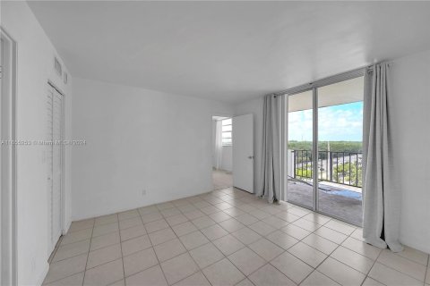 Copropriété à vendre à North Miami Beach, Floride: 2 chambres, 66.7 m2 № 1353740 - photo 12