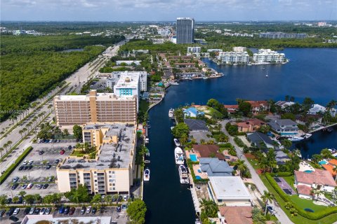 Condo in North Miami Beach, Florida, 2 bedrooms  № 1353740 - photo 23