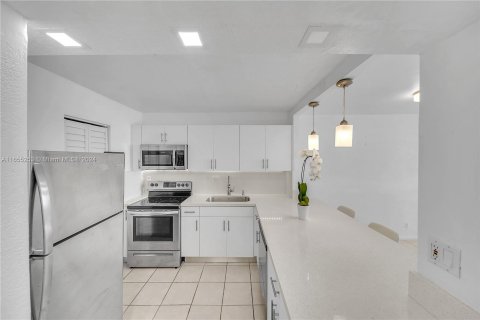 Copropriété à vendre à North Miami Beach, Floride: 2 chambres, 66.7 m2 № 1353740 - photo 3