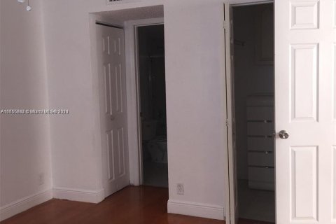 Condo in Sunrise, Florida, 1 bedroom  № 1353734 - photo 11