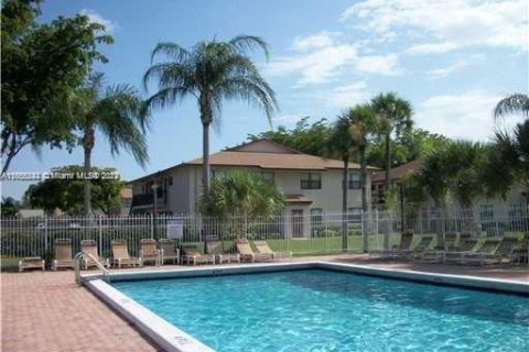 Condo in Sunrise, Florida, 1 bedroom  № 1353734 - photo 12