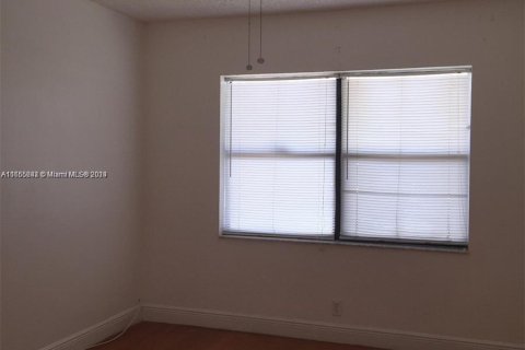 Condo in Sunrise, Florida, 1 bedroom  № 1353734 - photo 9