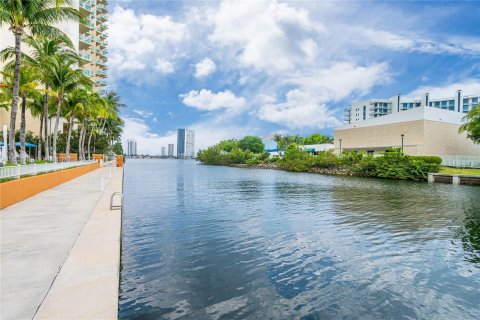 Condominio en venta en Aventura, Florida, 3 dormitorios, 160.72 m2 № 1233898 - foto 27