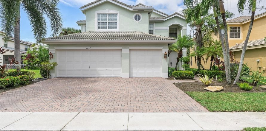 House in Miramar, Florida 6 bedrooms, 296.54 sq.m. № 1380578