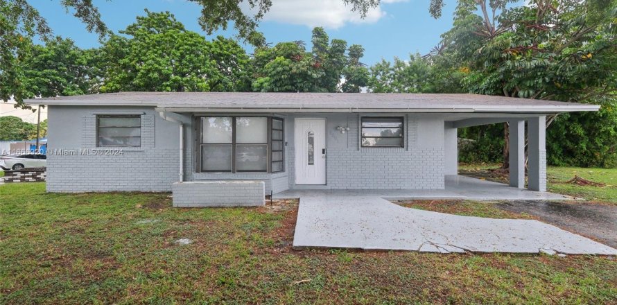 House in Margate, Florida 3 bedrooms, 163.32 sq.m. № 1380619