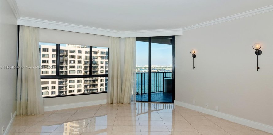 Condo in Miami, Florida, 2 bedrooms  № 1380621