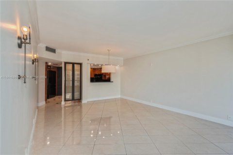 Condo in Miami, Florida, 2 bedrooms  № 1380621 - photo 5