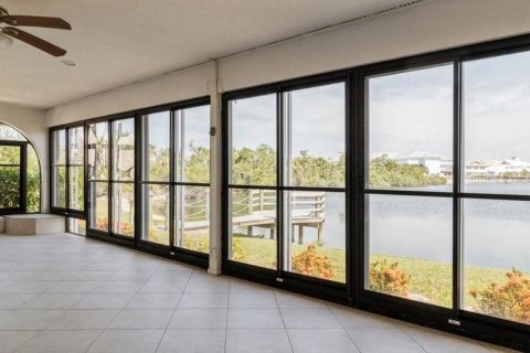 Villa ou maison à vendre à Punta Gorda, Floride: 3 chambres, 232.26 m2 № 622819 - photo 9