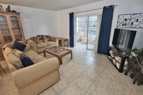 Condo in Lauderhill, Florida, 1 bedroom  № 945217 - photo 18