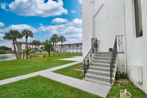 Condo in Lauderhill, Florida, 1 bedroom  № 945217 - photo 7