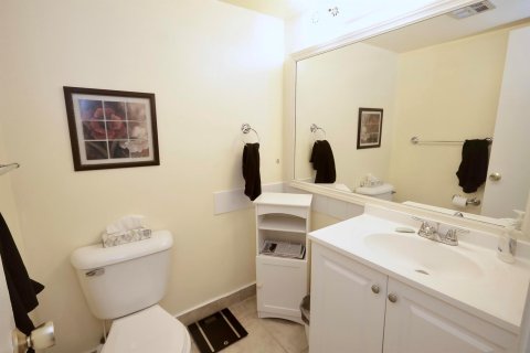 Condo in Lauderhill, Florida, 1 bedroom  № 945217 - photo 11