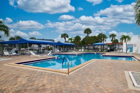 Condo in Lauderhill, Florida, 1 bedroom  № 945217 - photo 6