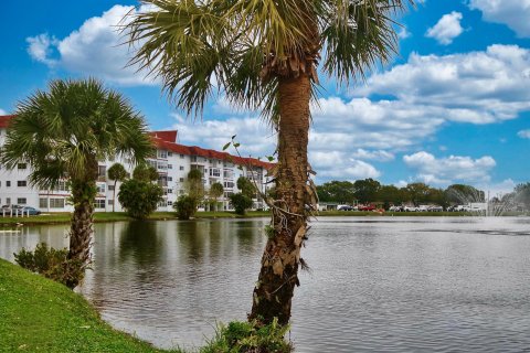 Condo in Lauderhill, Florida, 1 bedroom  № 945217 - photo 5