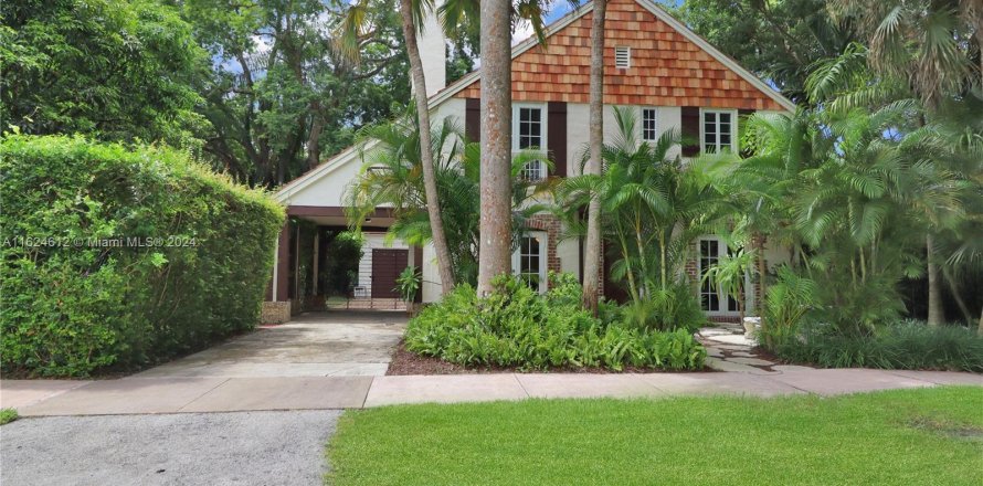 Villa ou maison à Coral Gables, Floride 4 chambres, 273.04 m2 № 1280825