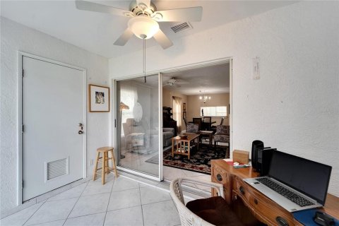 Condominio en venta en Sun City Center, Florida, 2 dormitorios, 99.68 m2 № 1385179 - foto 14