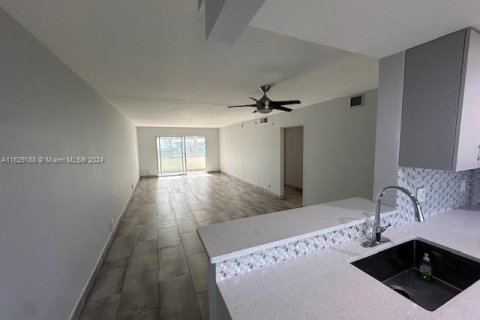 Condominio en venta en Coconut Creek, Florida, 2 dormitorios, 107.4 m2 № 1291194 - foto 3