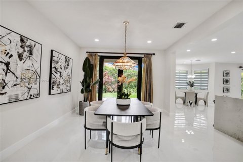 Casa en venta en Cutler Bay, Florida, 5 dormitorios, 366.5 m2 № 1270065 - foto 11