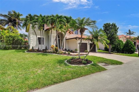 Casa en venta en Cutler Bay, Florida, 5 dormitorios, 366.5 m2 № 1270065 - foto 4