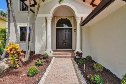 Villa ou maison à vendre à Cutler Bay, Floride: 5 chambres, 366.5 m2 № 1270065 - photo 3