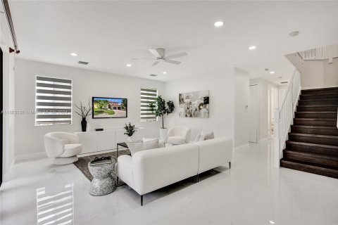 Casa en venta en Cutler Bay, Florida, 5 dormitorios, 366.5 m2 № 1270065 - foto 19