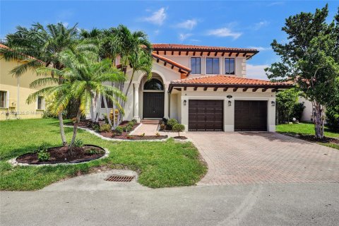 Villa ou maison à vendre à Cutler Bay, Floride: 5 chambres, 366.5 m2 № 1270065 - photo 1