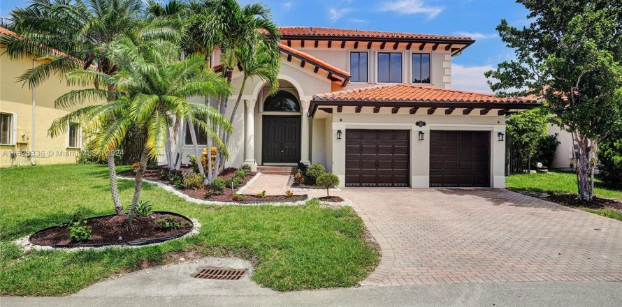 Casa en Cutler Bay, Florida 5 dormitorios, 366.5 m2 № 1270065