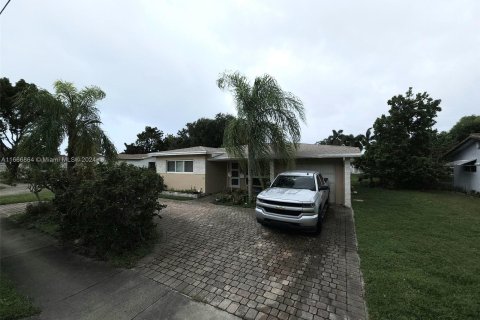 House in Hollywood, Florida 3 bedrooms, 140 sq.m. № 1380607 - photo 2