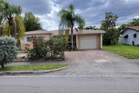 House in Hollywood, Florida 3 bedrooms, 140 sq.m. № 1380607 - photo 1