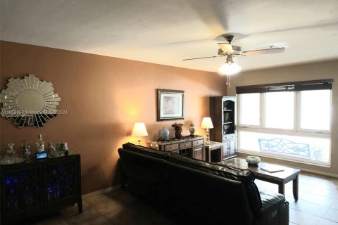 House in Hollywood, Florida 3 bedrooms, 140 sq.m. № 1380607 - photo 5